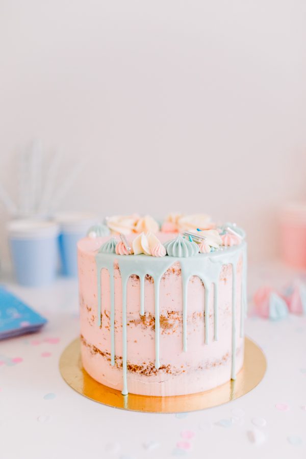 Gender Reveal Torte: die Farbe beim Anschneiden zeigen