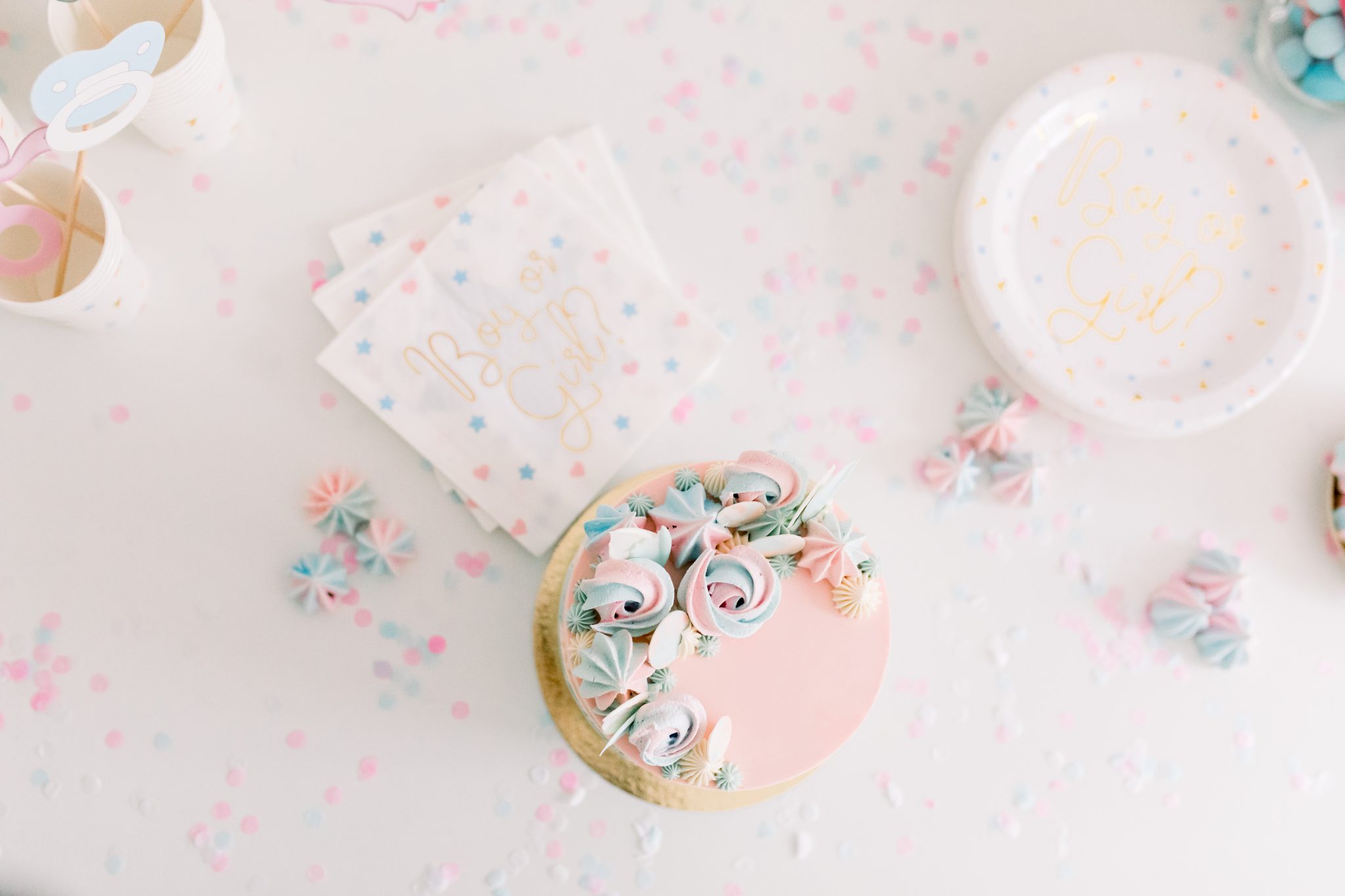Gender Reveal Torte: die Farbe beim Anschneiden zeigen